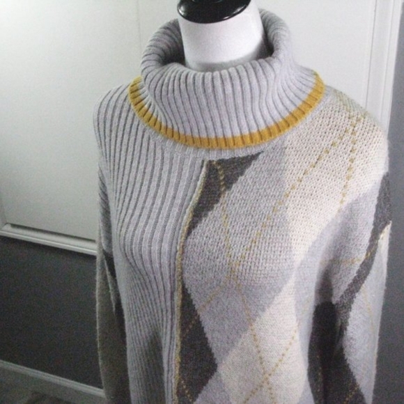 Hem & Thread Gray Patterned Cowl Neck Sweater Size Small - Picture 2 of 5